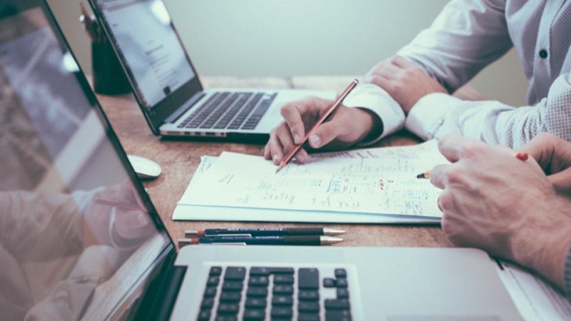 Seasonal cashflow finance UK: ideas for smoothing a seasonal cashflow dip